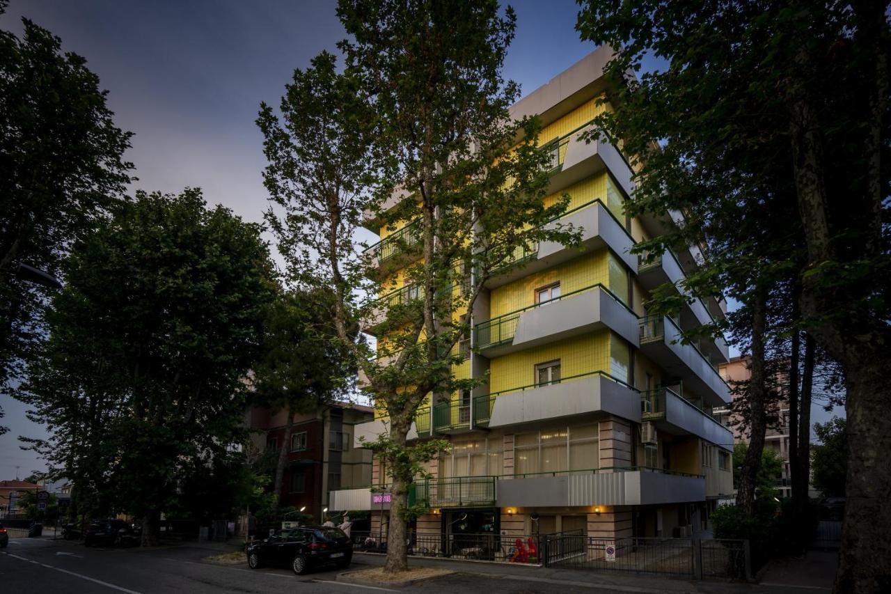 Hotel Mamy Rímini Exterior foto